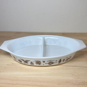 Vintage Pyrex Early American Divided Casserole Dish, specifically the 1.5-quart